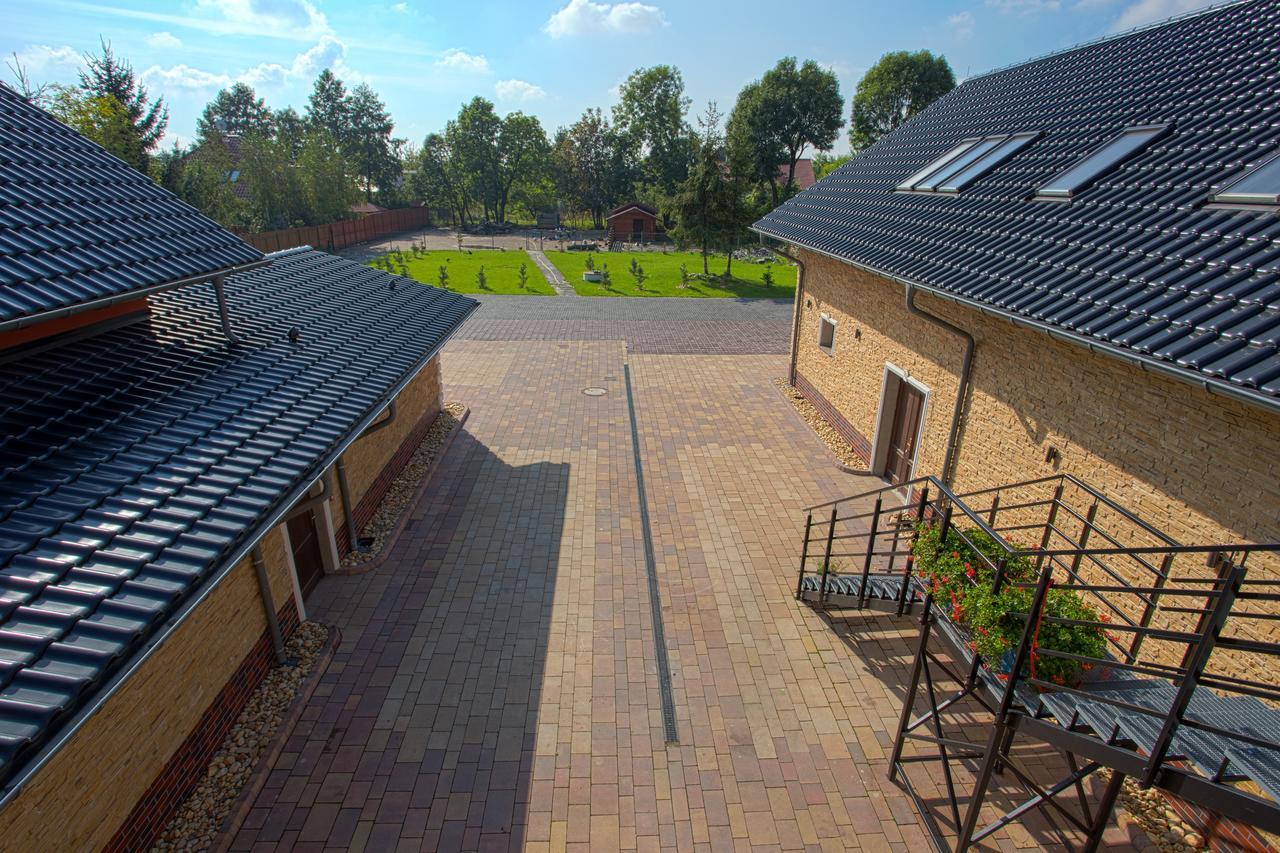 Hotel Roza Kamieniec Wroclawski Exteriör bild