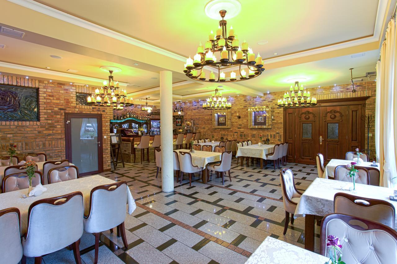 Hotel Roza Kamieniec Wroclawski Exteriör bild