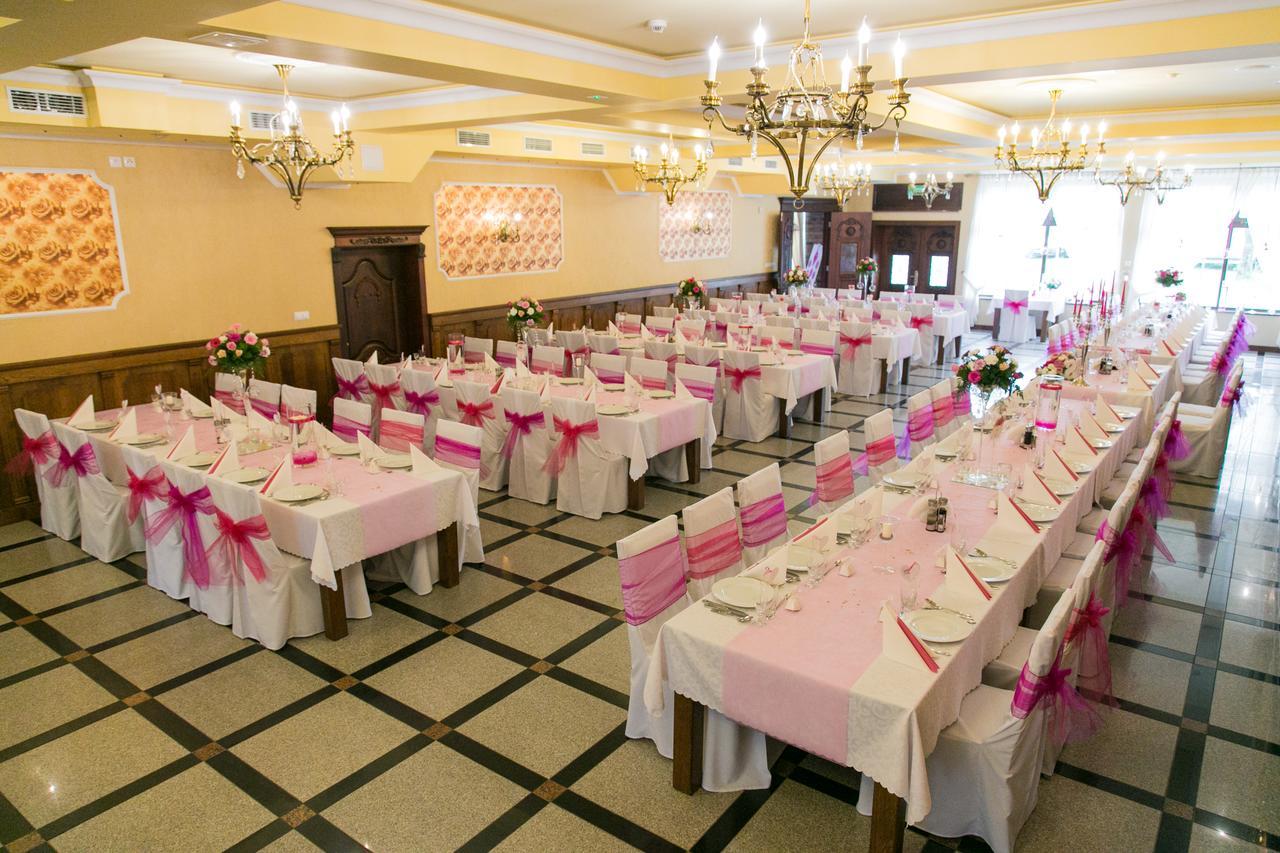 Hotel Roza Kamieniec Wroclawski Exteriör bild
