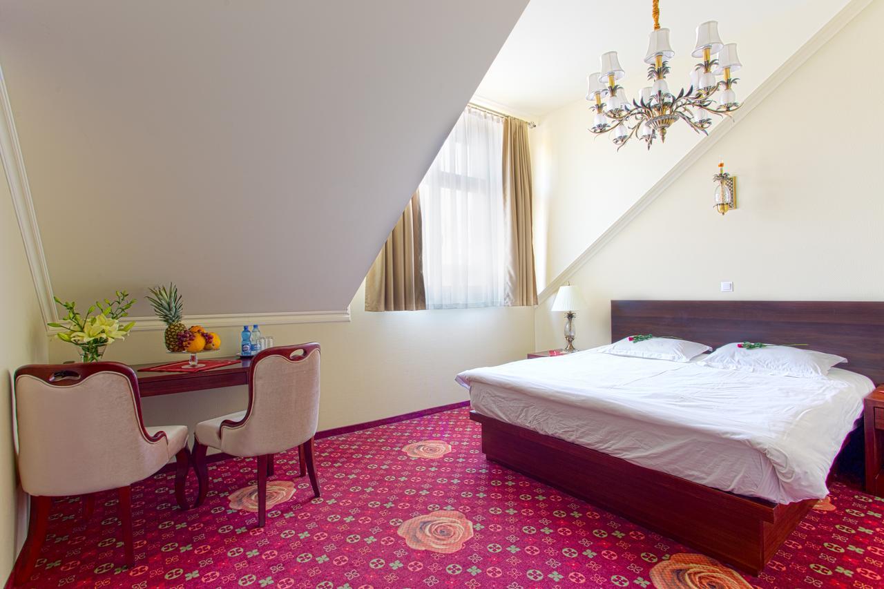 Hotel Roza Kamieniec Wroclawski Exteriör bild