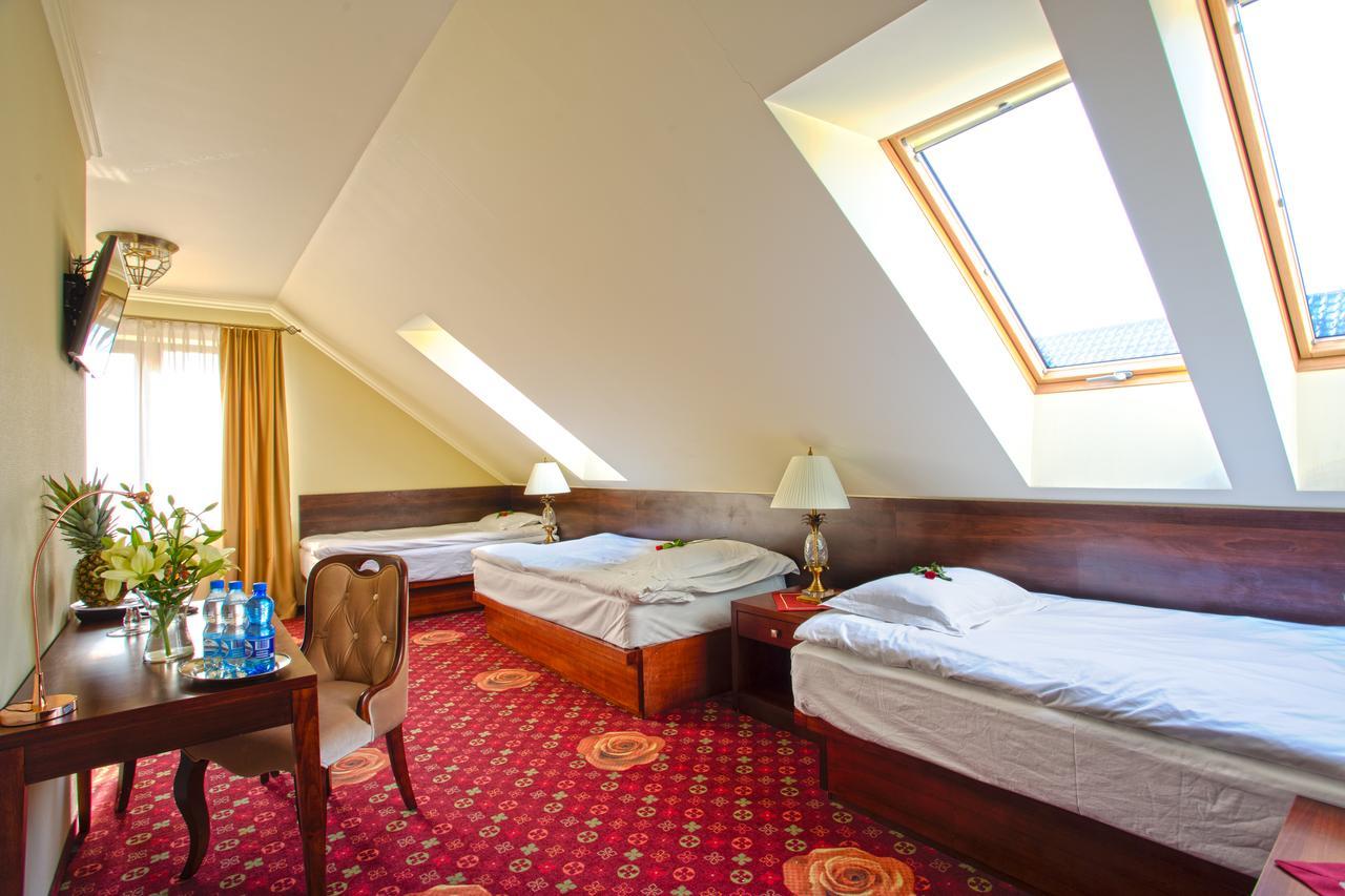 Hotel Roza Kamieniec Wroclawski Exteriör bild